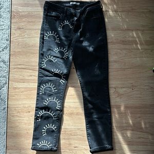 Women’s Levi’s pants